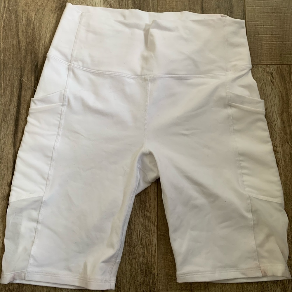 2/20: FABLETICS White biker shorts